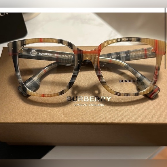 Sunglasses - Picture 6 of 7